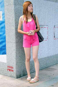 美女被脫內(nèi)衣?lián)夏_心文章