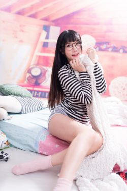 冷少辰和童若在窗臺(tái)