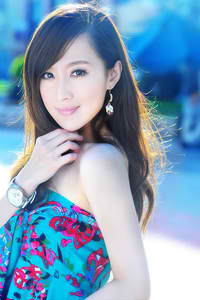 奚夢瑤現(xiàn)身戛納