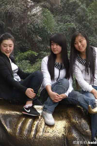 鐵輝把美娟按在座椅上